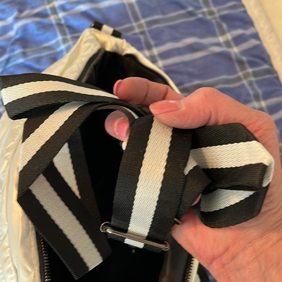 Boutique Silver And Blue Crossbody Tote Bag NWOT - Picture 5 of 5